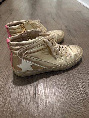 ShuShop Gold High-Top Sneakers with White Star and Pink Heel